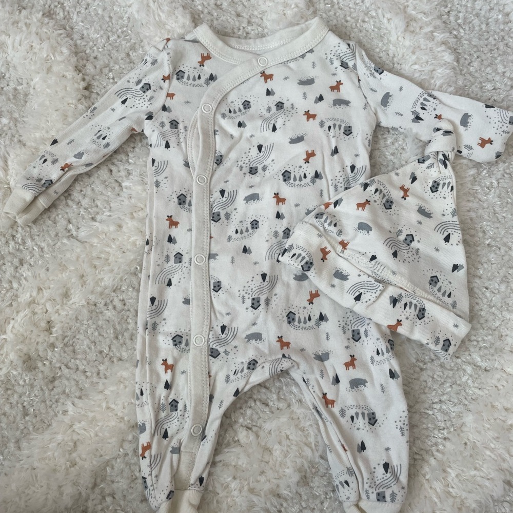 Joe fresh newborn Holiday onesie and hat (size newborn)